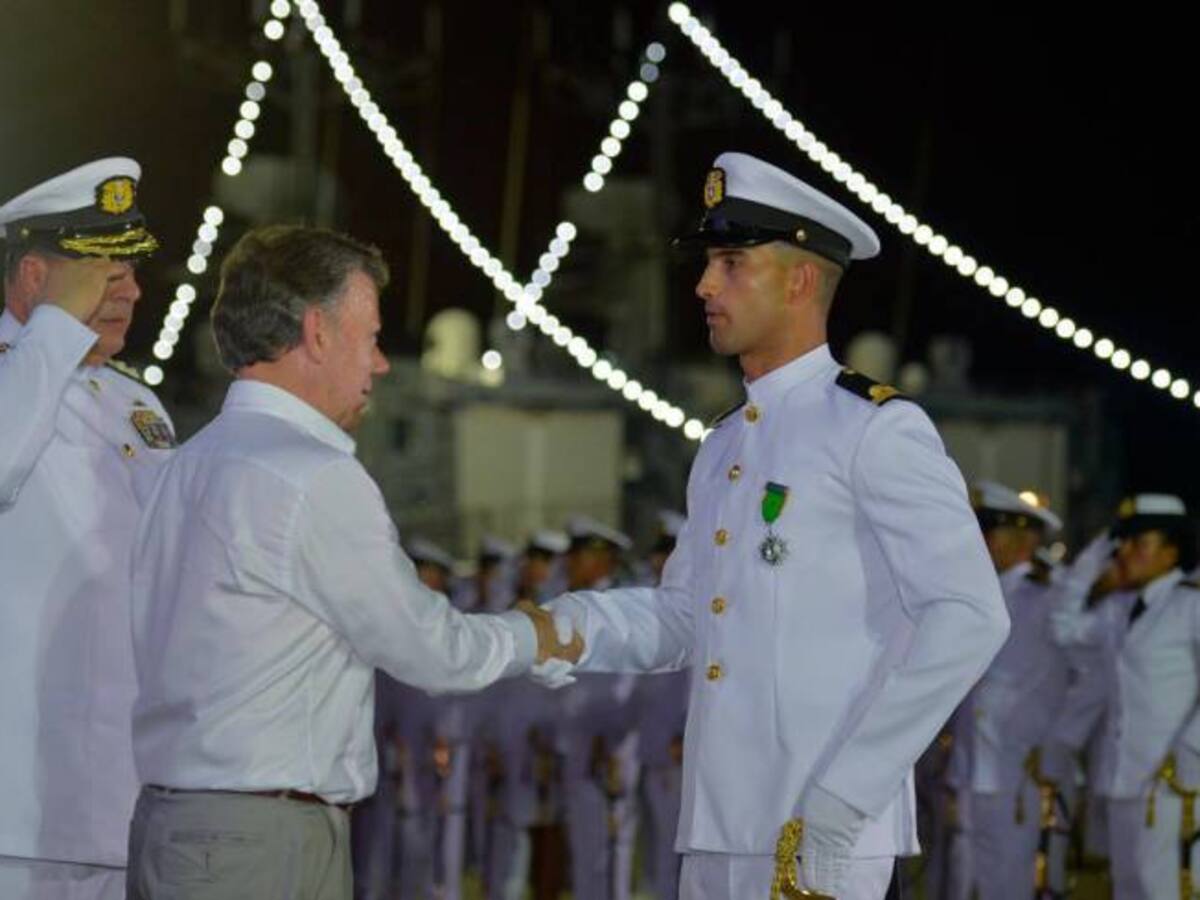 Necesitamos unas fuerzas militares más fuertes para el postconflicto: Presidente Santos