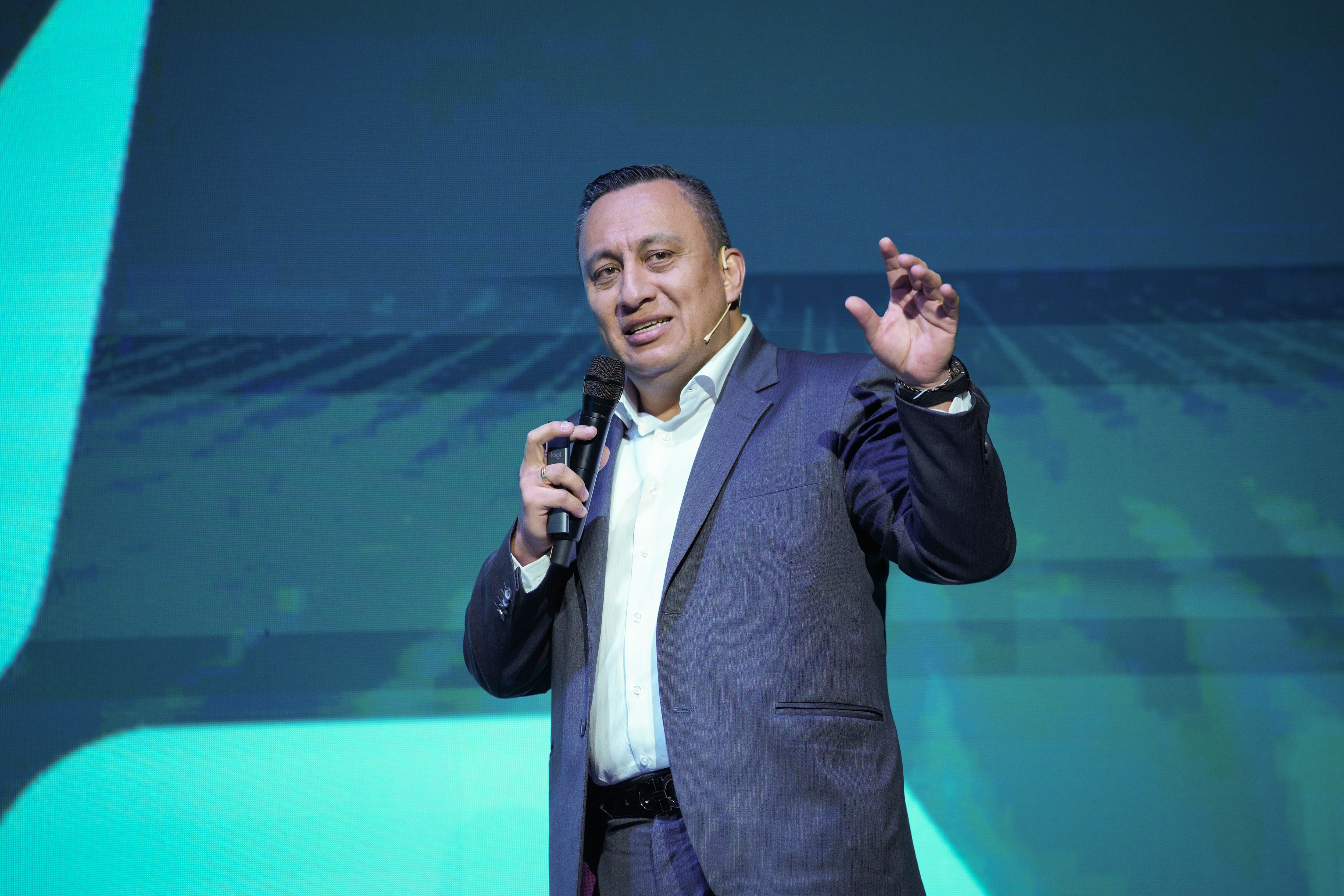 José Fernando Quintero afirmó que Nova IA es una apuesta por la competitividad, la democratización tecnológica y la formación de talento certificado en Colombia. | Foto: Caracol Radio