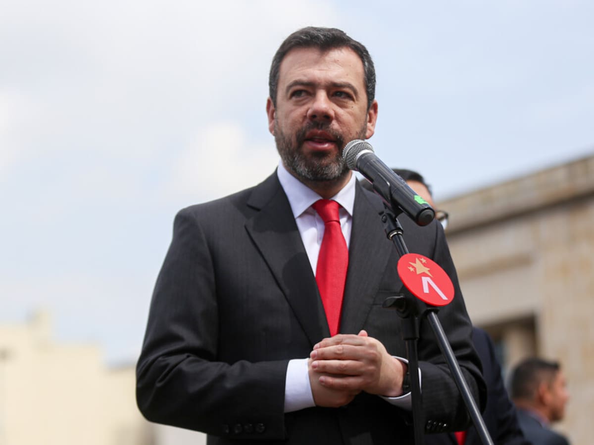 “Bogotá debe tener un operador público de transporte”: alcalde Galán