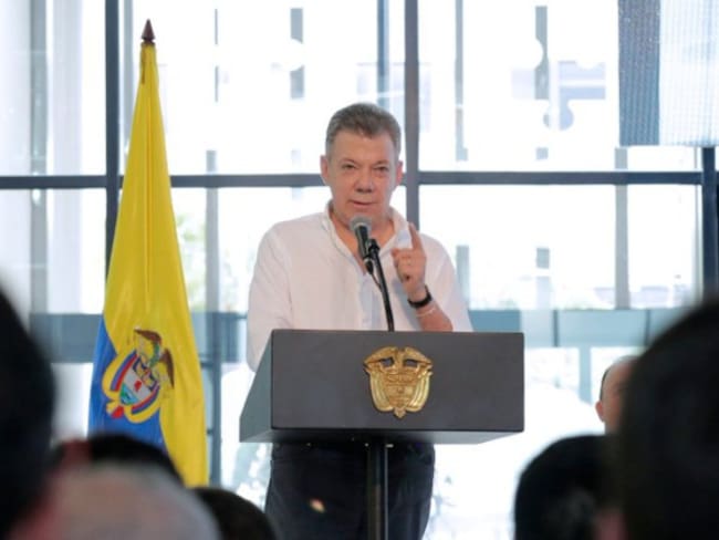 Santos responde acusación de Maduro