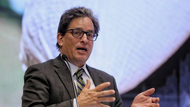 El Gobierno pasa aceite; pobre presidente está en un lío muy grande: Alberto Carrasquilla