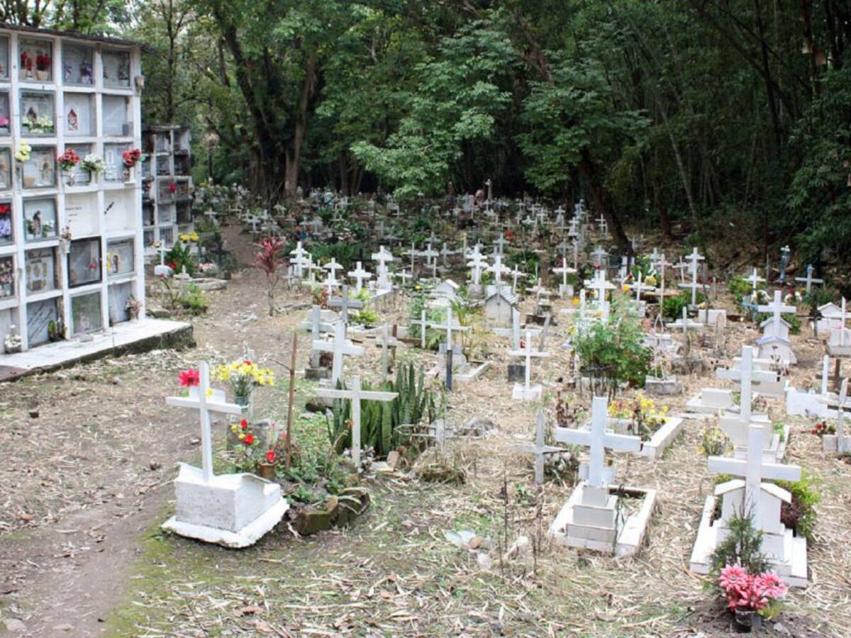 ¿Qué ocupación alcanza el cementerio de Aipe, Huila?