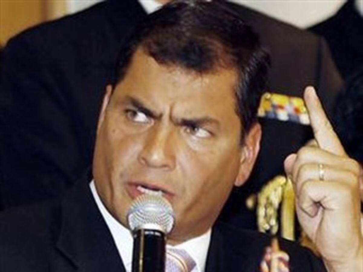 Correa denuncia nueva campaña de rumores y agresiones desde Colombia