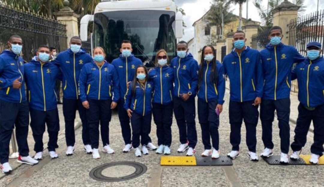 Parte de la delegación colombiana que viaja a los Juegos Paralímpicos de Tokio en la Casa de Nariño en 2021