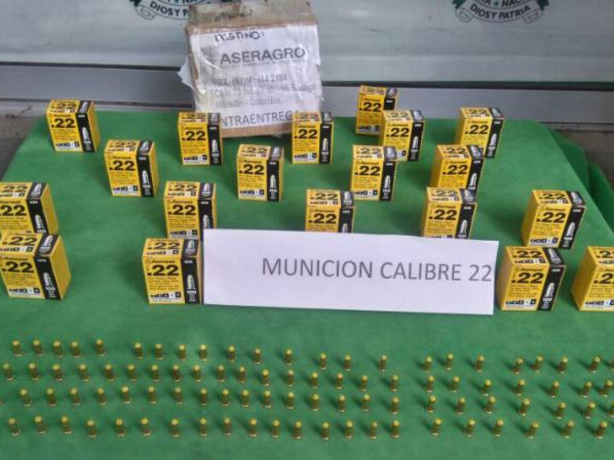 Encuentran munición en un camión de encomiendas