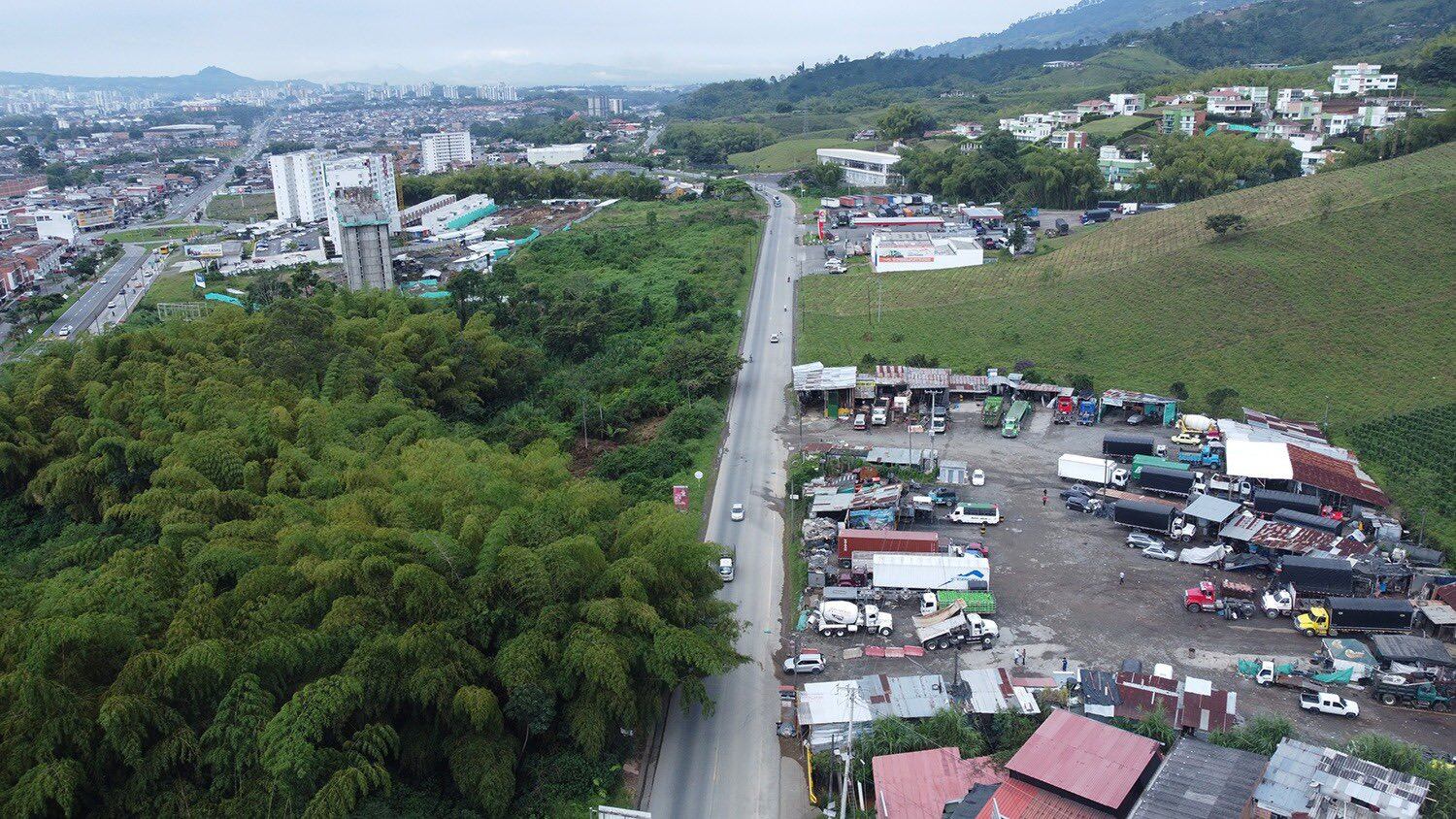 Vía La Romelia - El Pollo en Risaralda - Imagen de archivo - Vías del Samán.