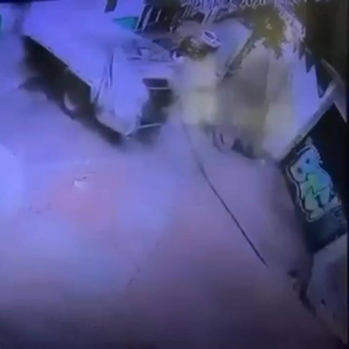 Pensé que era un terremoto: dueño de restaurante de La Candelaria que atravesó un camión de basura