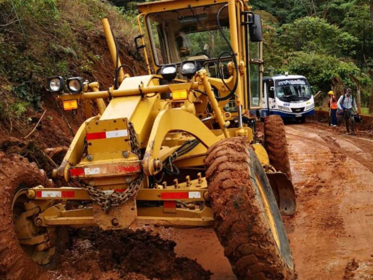 Avanzan labores de remoción de tierra en la vía Pereira - Marsella