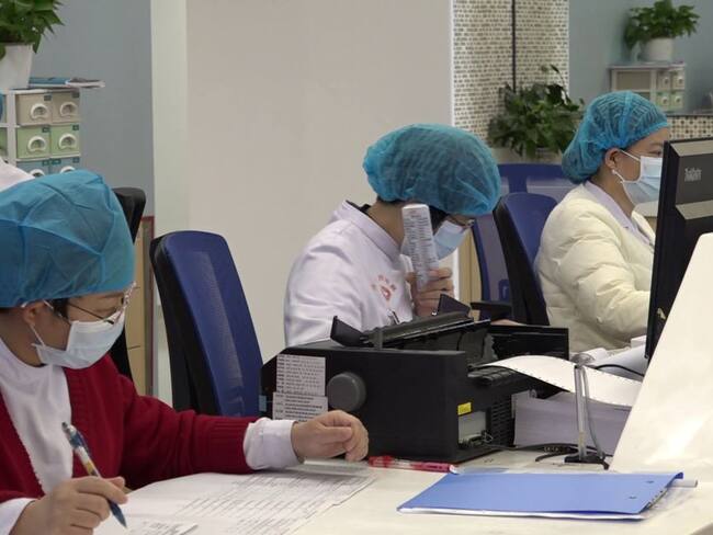 Médico que atendió a taxista fallecido por neumonía está hospitalizado