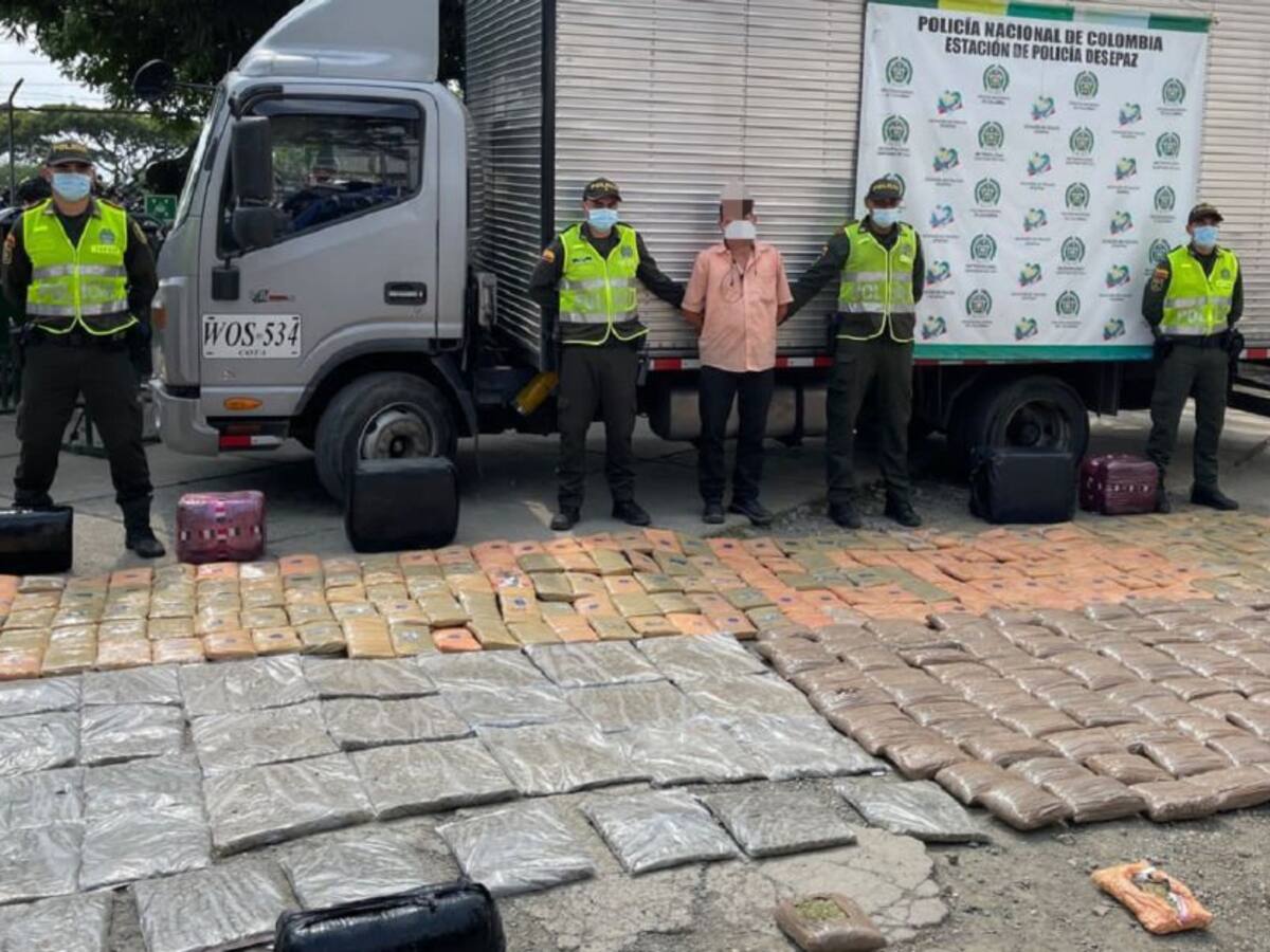 Cali: En un furgón pretendían transportar un cargamento de marihuana
