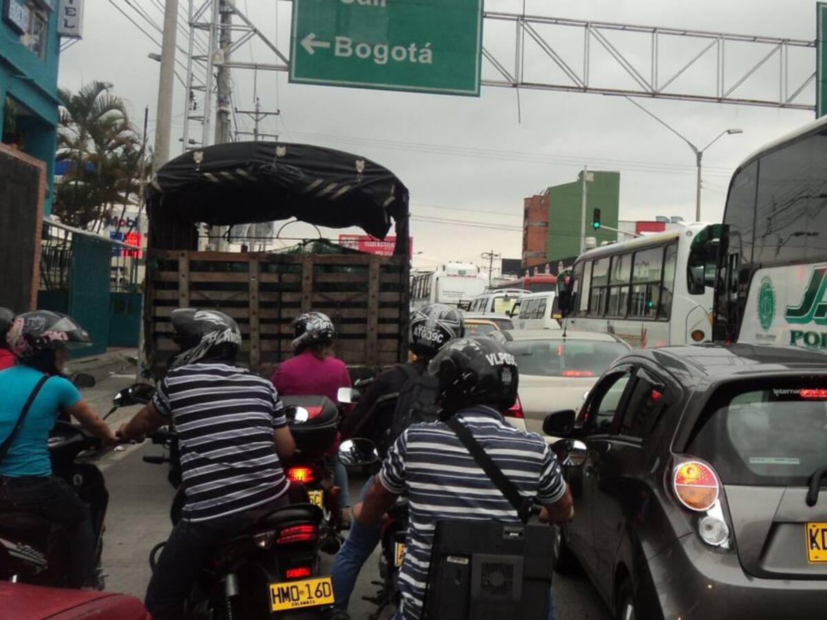 Solicitamos que mujeres y menores se movilicen como parrilleros en moto