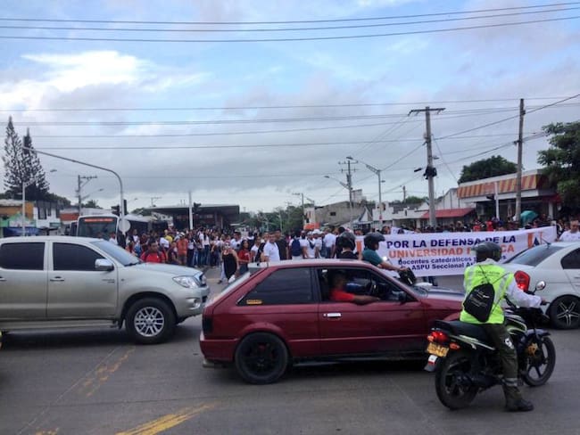 Transmetro suspendió operaciones por marcha de estudiantes