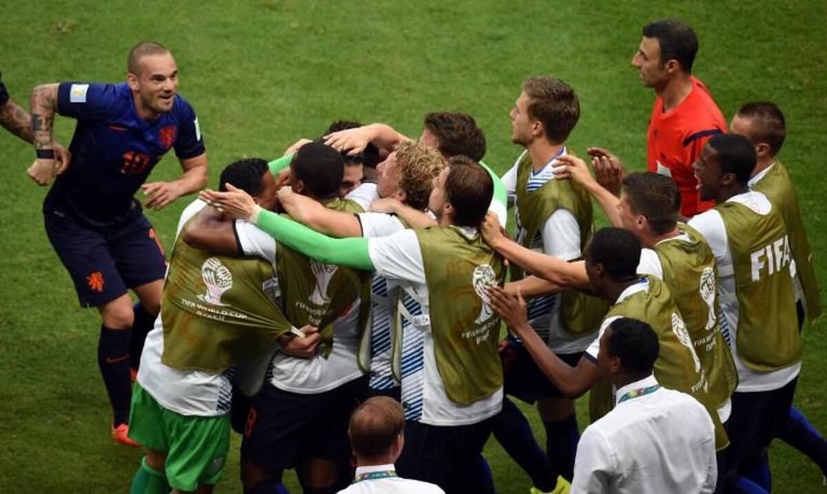Xabi Alonso marcó desde el punto penal y puso a ganar a España. Van Persie marcó dos para Holanda, Robben también anotó doblete y De Vrij puso su cuota.