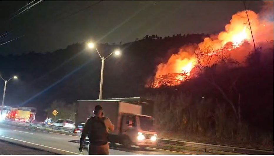 Habilitada la autopista Medellín- Bogota foto video cortesía