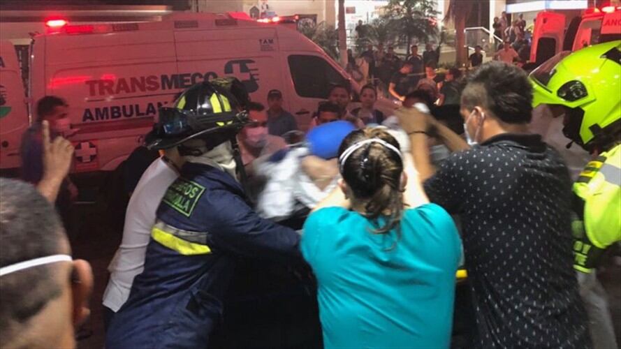 Una emergencia se presentó por un incendio originado en el quinto piso de la Clínica Reina Catalina. Foto: Alejandro Char, alcalde de Barranquilla