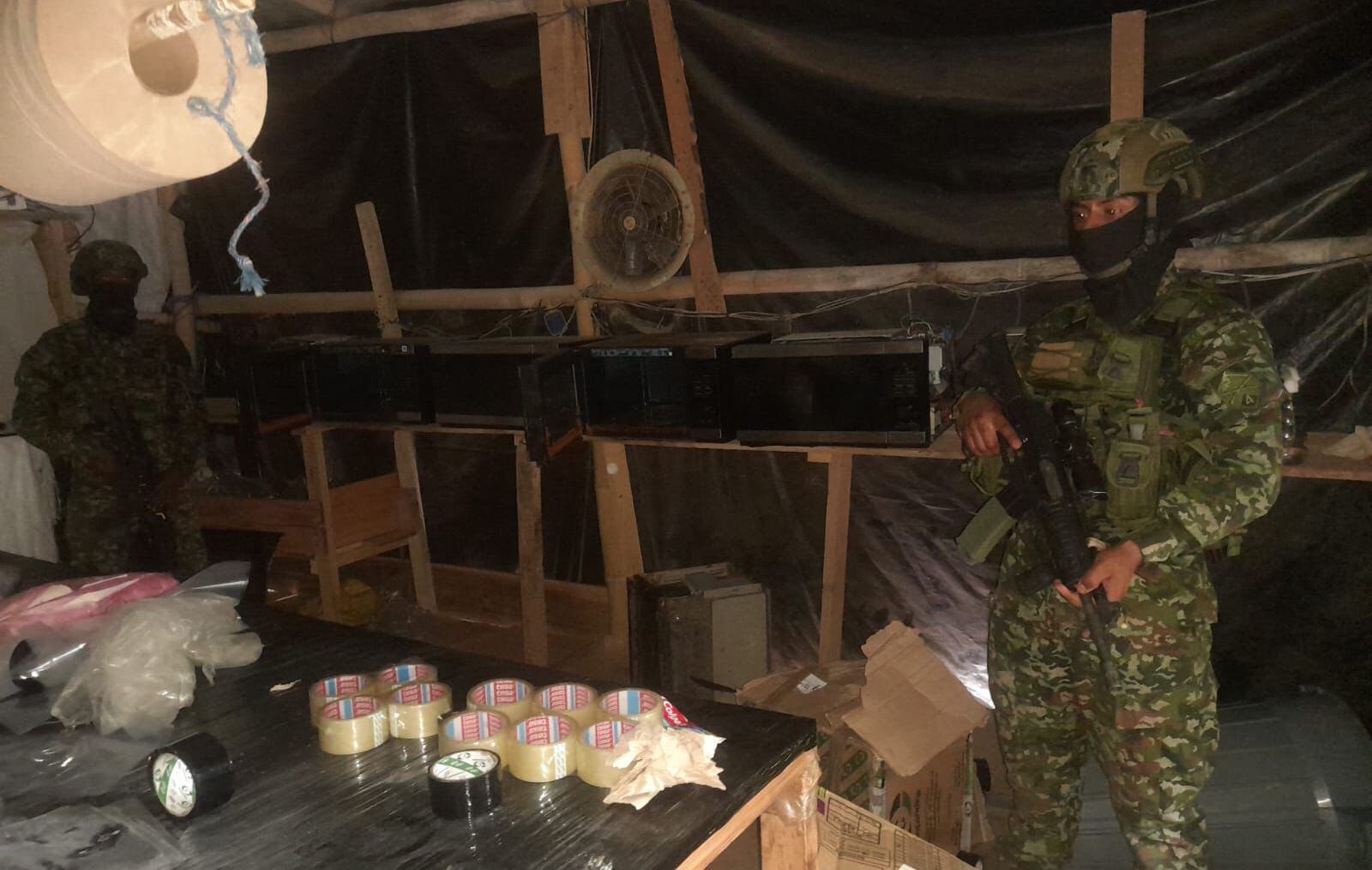 Asonada contra el Ejército en el sur del Cauca tras destrucción de laboratorio de coca. Crédito: Ejército de Colombia