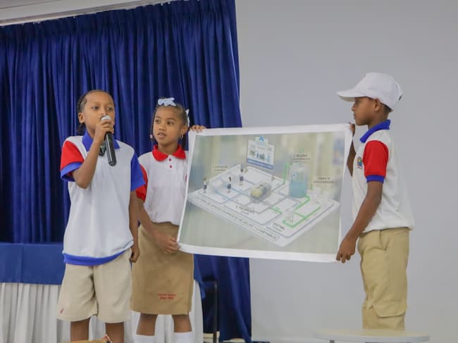 Emanuel Dickson Bánquez mientras exponía su proyecto. // Aguas de Cartagena