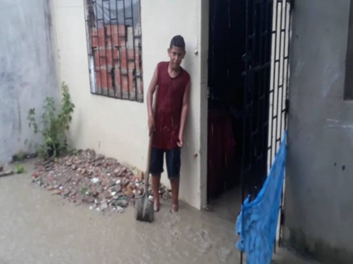 Más de 60 casas inundadas en Barranquilla por desbordamiento de un arroyo
