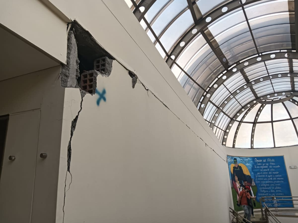 Cuatro sedes de la Policía en Quindío afectadas por el terremoto, entre ellas el comando en Armenia