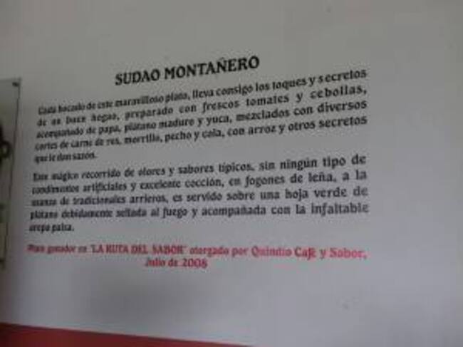 Este plato servido en hoja de plátano es uno de los más tradicionales de la región