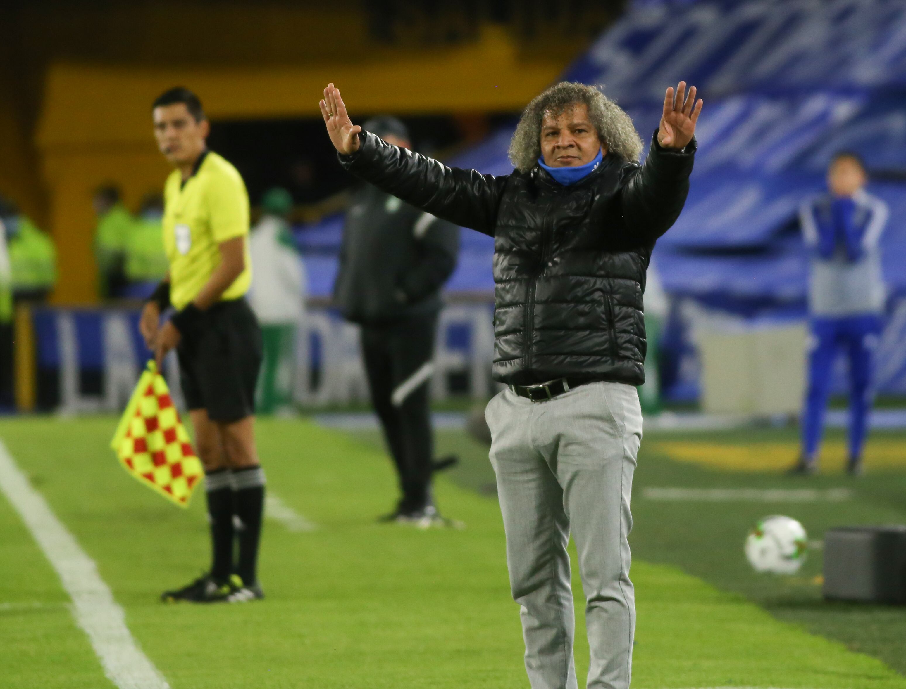 Millonarios coach Alberto Gamero during the match of Millonarios against Atletico Nacional on matchday 4 of the quadrangular semifinals of the Liga BetPlay DIMAYOR I 2022 played at the Nemesio Camacho El Campin stadium in Bogota. match ended 0-0. (Photo by Daniel Garzon Herazo/NurPhoto via Getty Images)