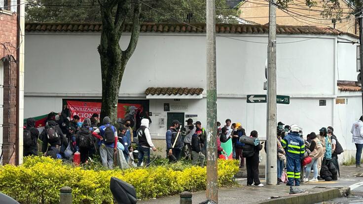 Congreso de los Pueblos acampa en Nunciatura Apostólica de Bogotá en busca de negociar