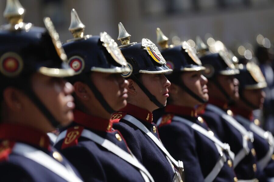 Desfile militar en conmemoración a los 95 años de fundacion del Batallón Guardia Presidencial. (Colprensa - Camila Diaz)
