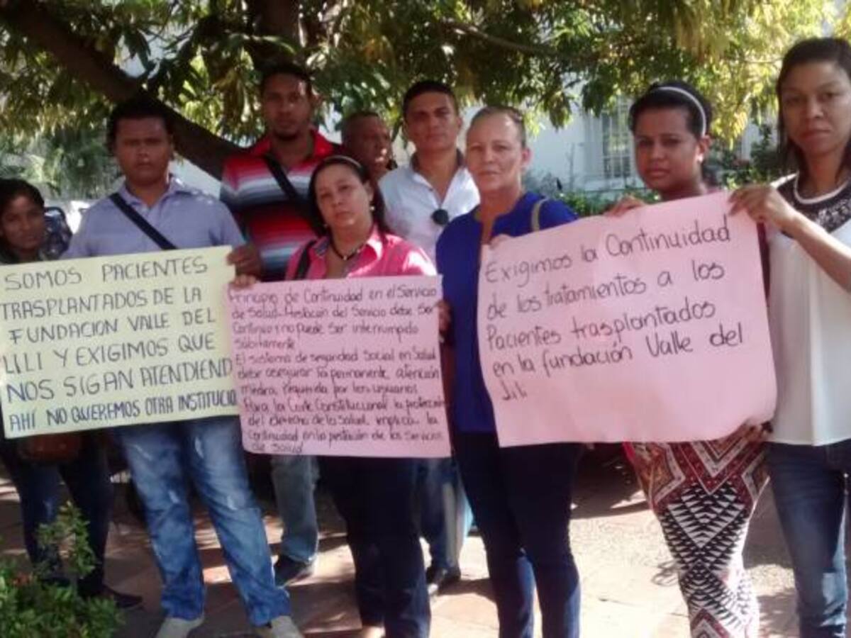 Protestan familiares de pacientes trasplantados de la EPS Coomeva