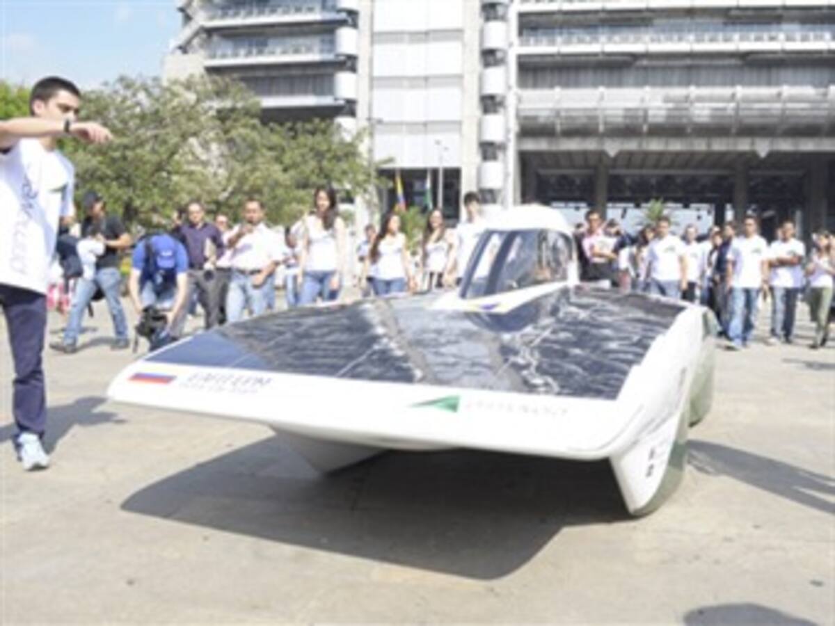 Primer vehículo solar colombiano se clasificó en carreras de Australia