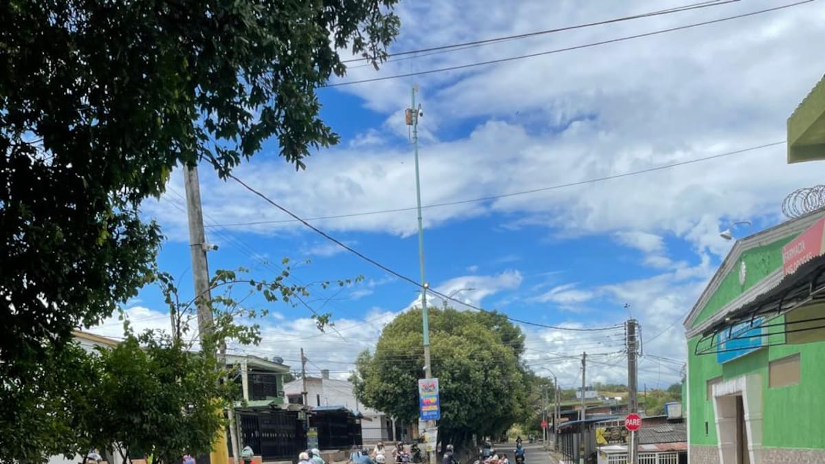 Avanza la renovación de la señalización vial para mejorar la seguridad y el tránsito en Neiva