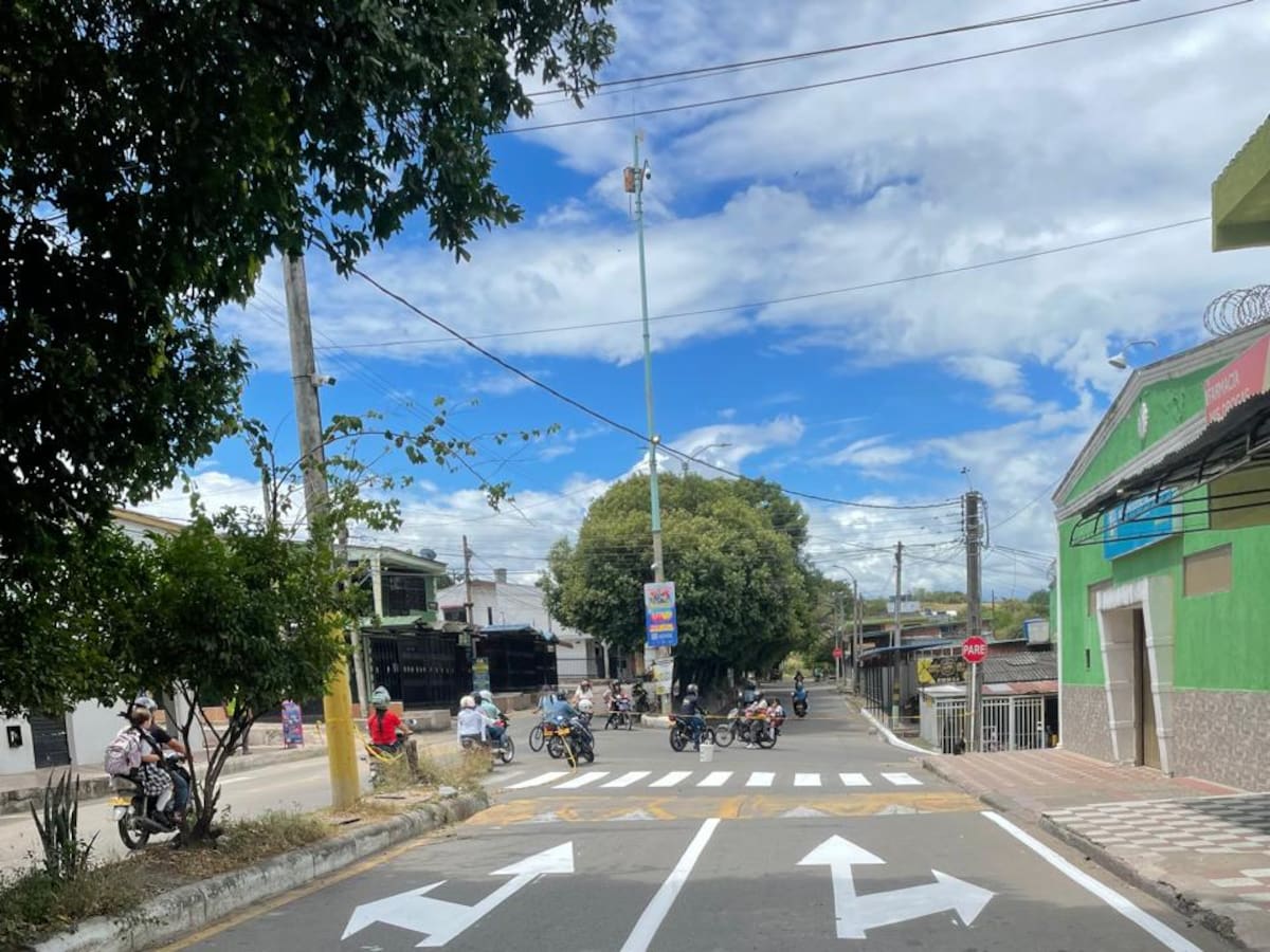 Avanza la renovación de la señalización vial para mejorar la seguridad y el tránsito en Neiva