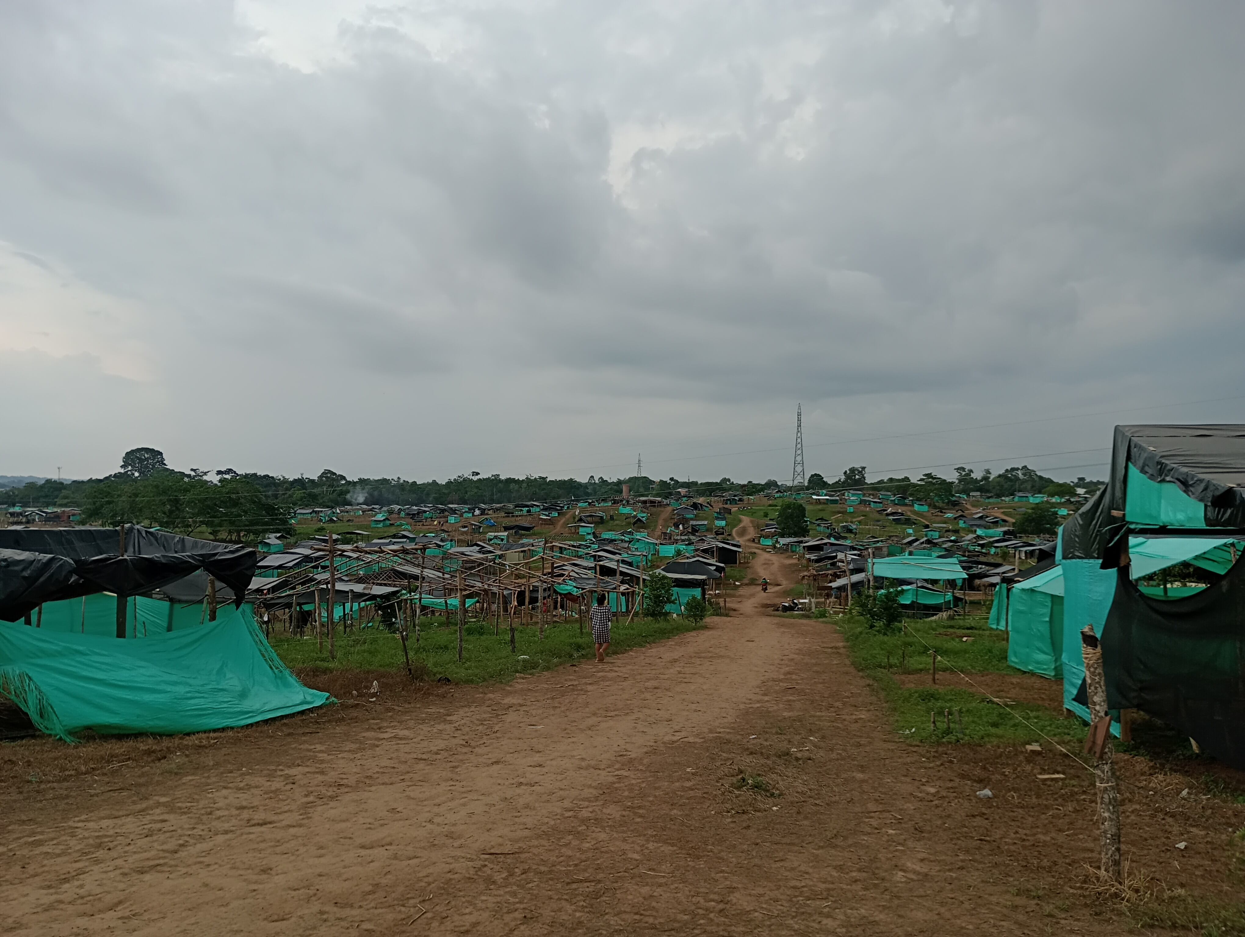 INVASIÓN CAUCASIA CONTRUCCIÓN CASAS- FOTO CARACOL RADIO