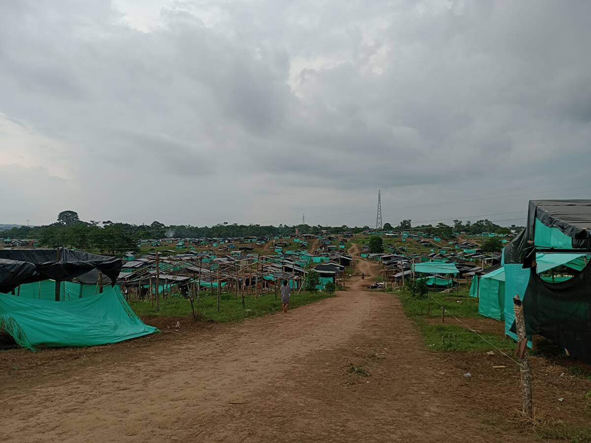 Por la masiva compra de plástico, lonas y clavos, se triplicaron los precios en Caucasia