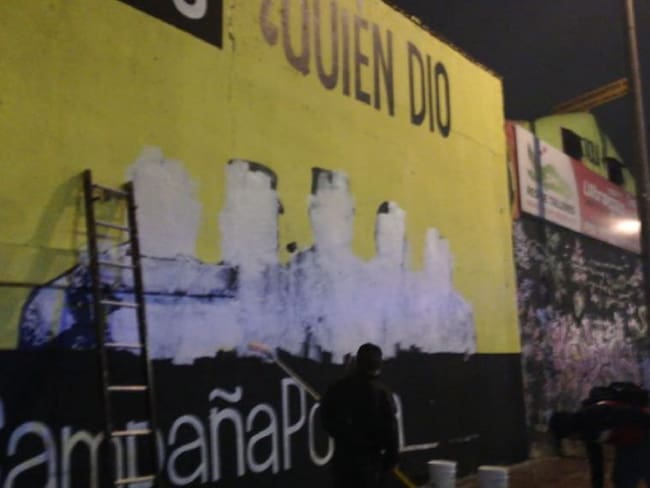 Borran mural en Bogotá sobre falsos positivos