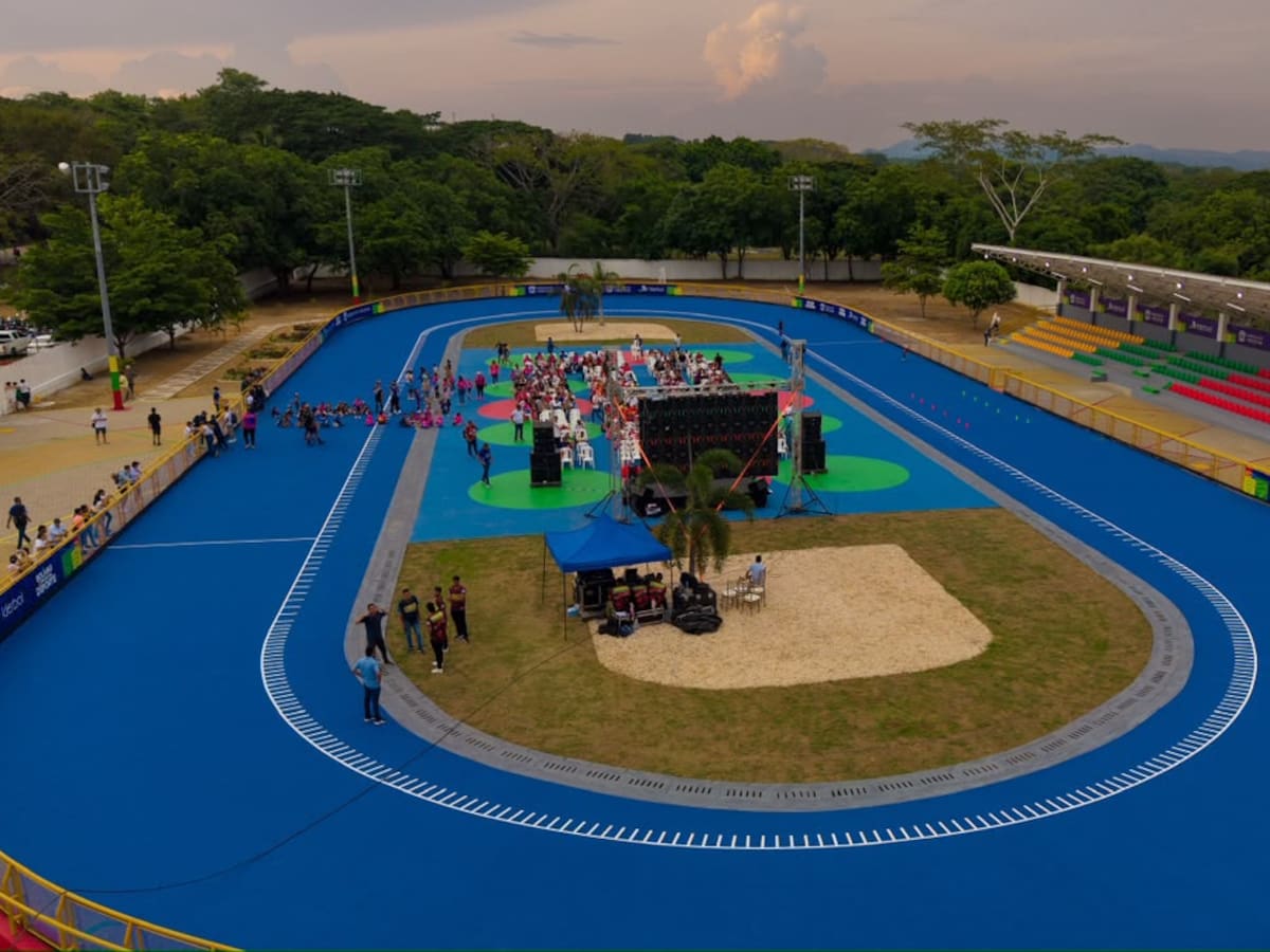 Gobernador Yamil Arana entregó renovada pista de patinaje en El Carmen de Bolívar