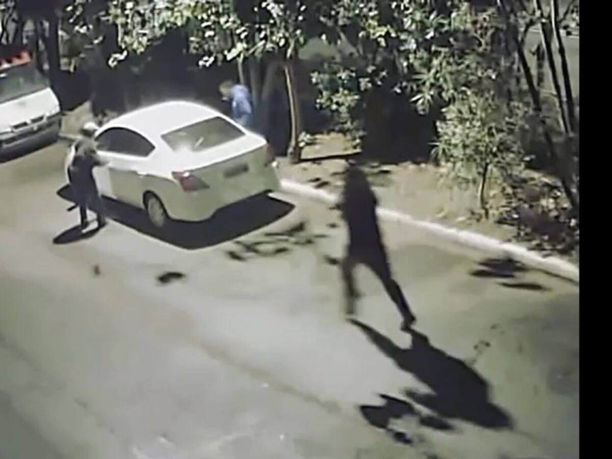 Pareja termina desnuda por robo de auto mientras tenían relaciones sexuales