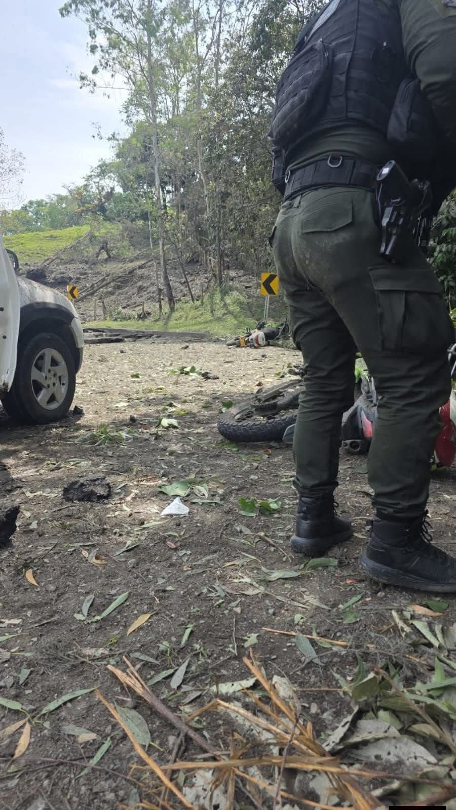Atentado con explosivos contra una patrulla sobre la Vía Panamericana, en el sur del Cauca. Foto: Suministrada