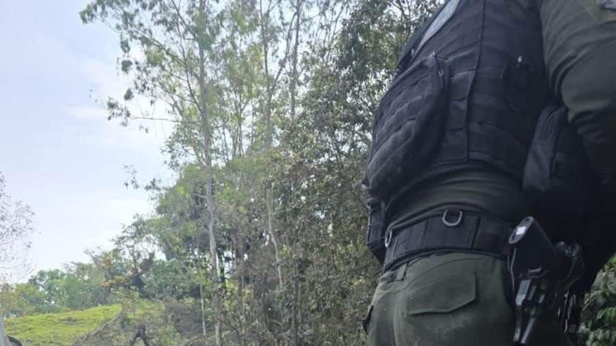 Un policía muerto y cinco heridos deja atentado con explosivos en la vía Panamericana en Cauca