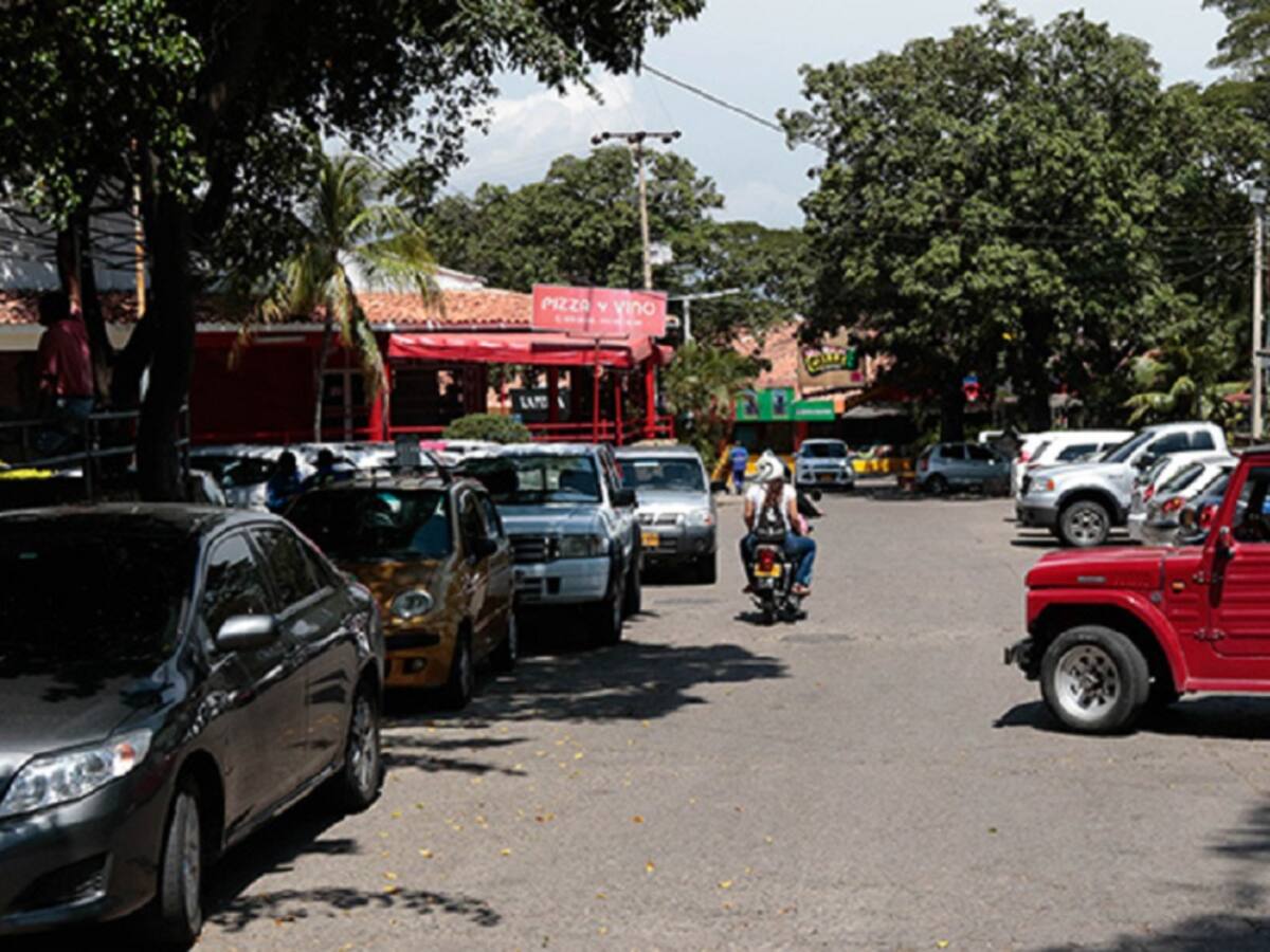 Comunales lamentan caos vial en Centro Comercial Bolívar
