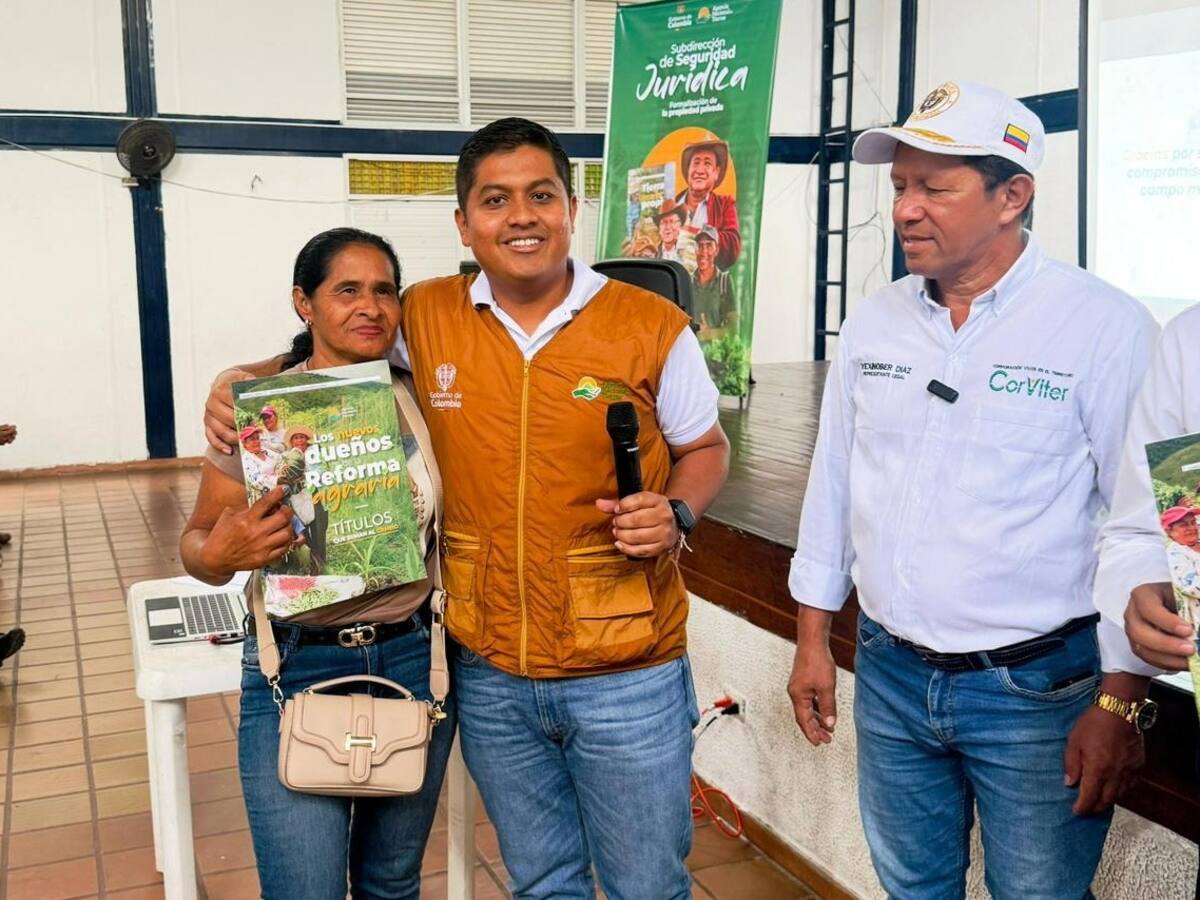 ANT entregó más de 140 títulos de predios para campesinos en Chaparral, Tolima