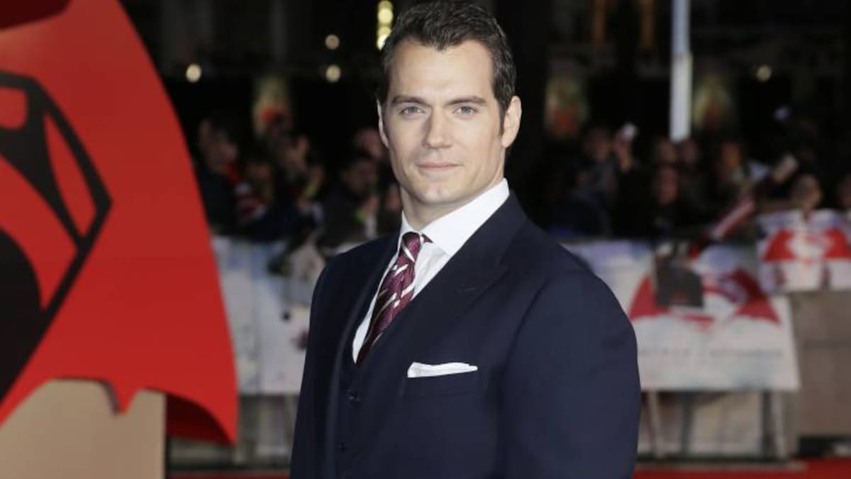 Henry Cavill pidió una cremallera en el traje de Superman para poder ir al baño