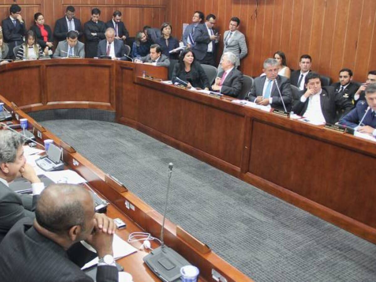 Corte abre investigación a más de 50 congresistas por 'mermelada'