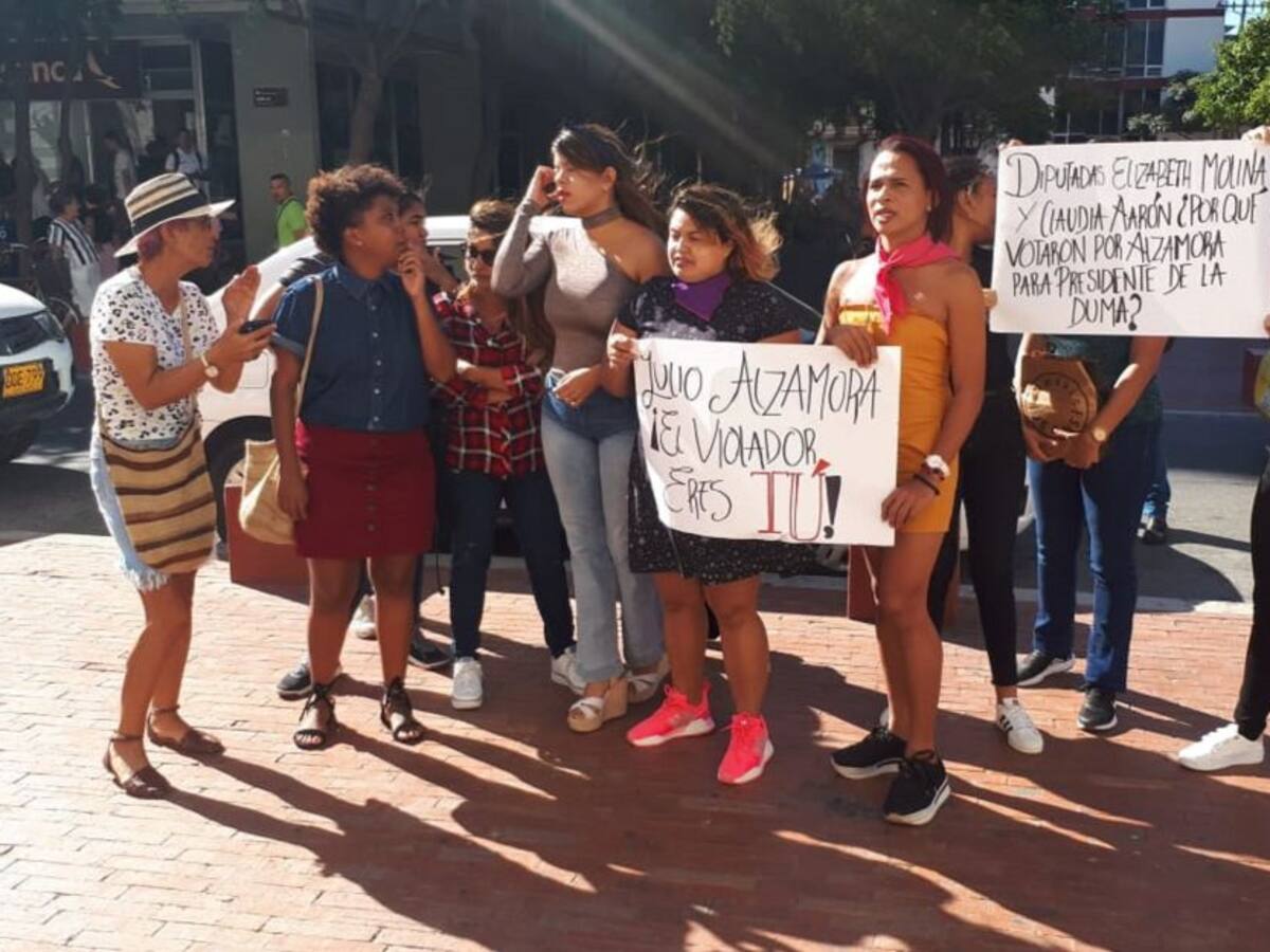 Amenazan de muerte a feministas samarias que protestaron contra diputado