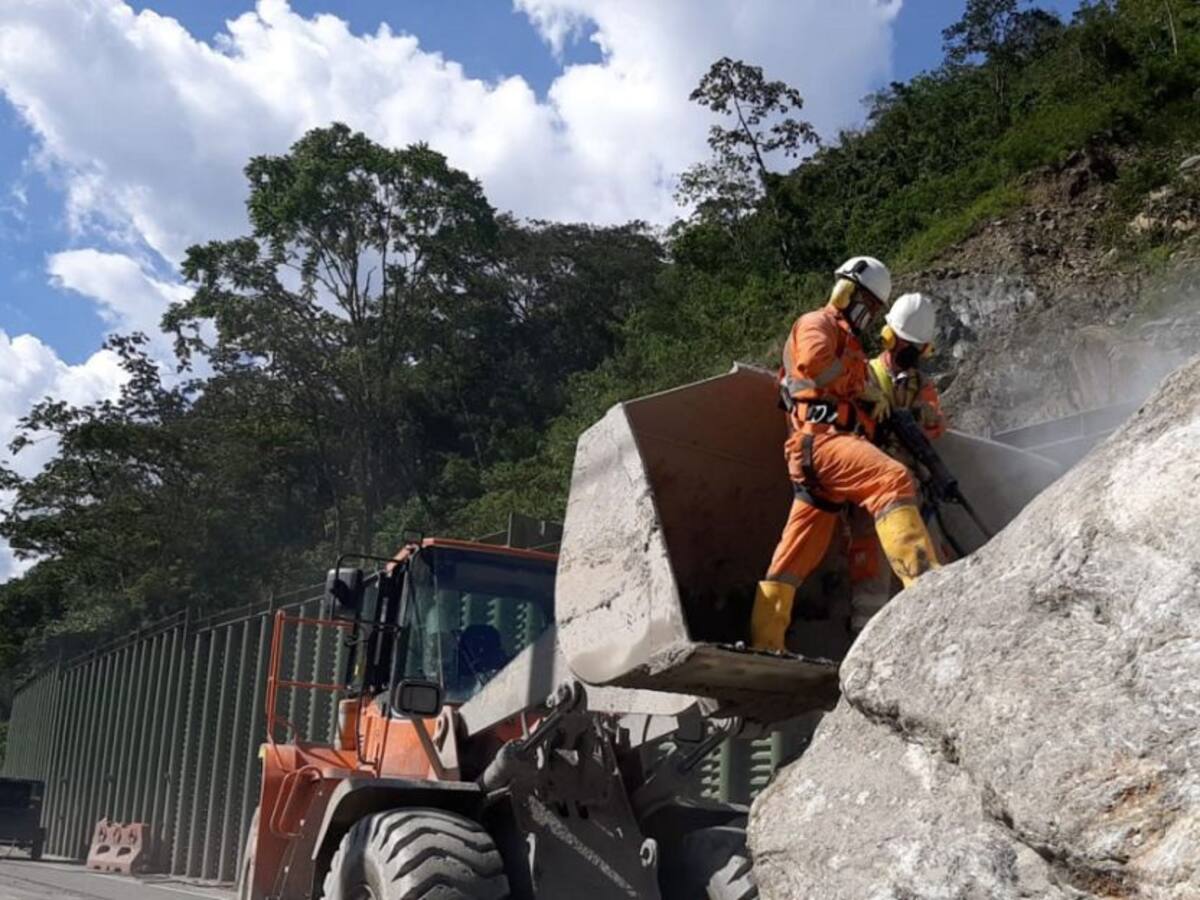 Continúa proceso de remoción de roca gigantesca en el Km 58: ANI