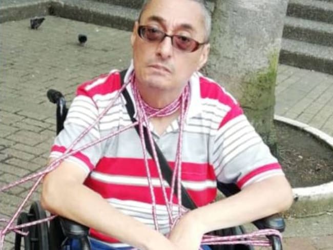 Paciente con enfermedad huérfana se amarró en la plaza de Bolívar