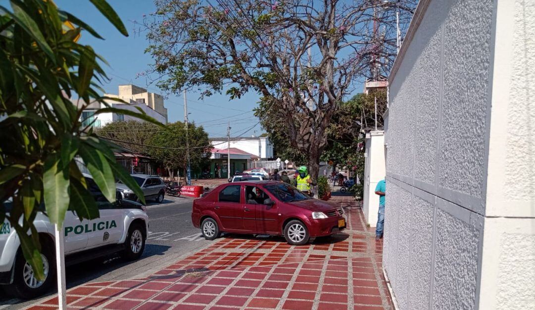 Vehículo donde fue atacada a bala la mujer.