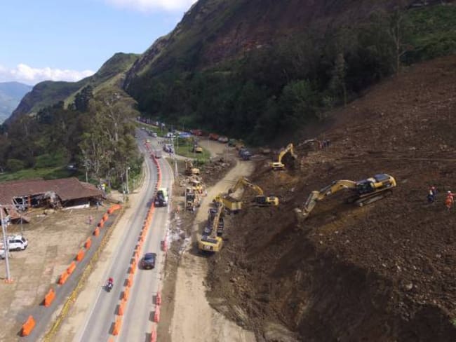 Faltan 4 personas por rescatar del alud en la vía Medellín-Bogotá
