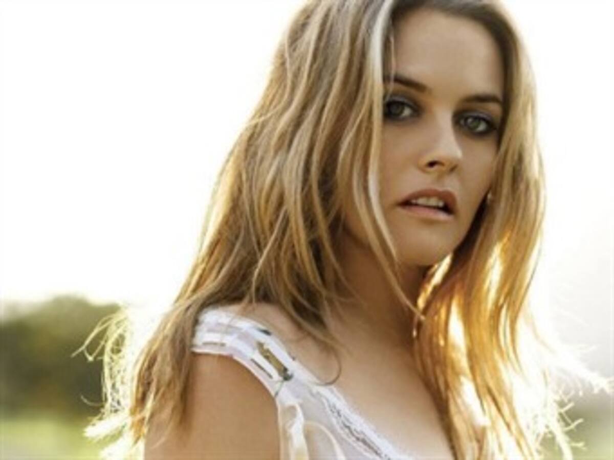La actriz Alicia Silverstone da a luz un niño