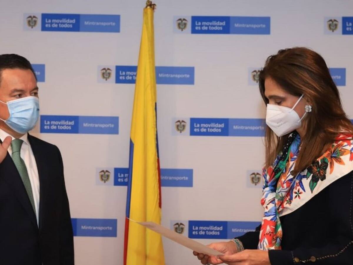 Se posesionó como nuevo director de la Aerocivil Jair Orlando Fajardo