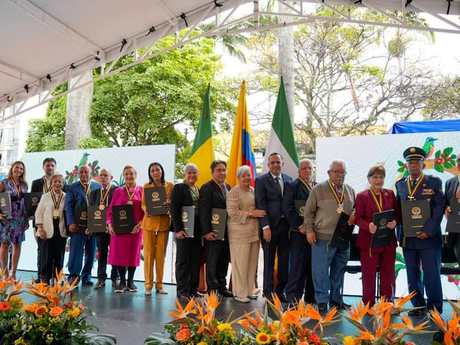 13 condecoraciones "Gran Orden de la Quindianidad" máximo estímulo a los merecimientos ciudadanos que aportan al progreso, la cultura y el bienestar de la región.Foto: Cortesía gobernación del Quindío